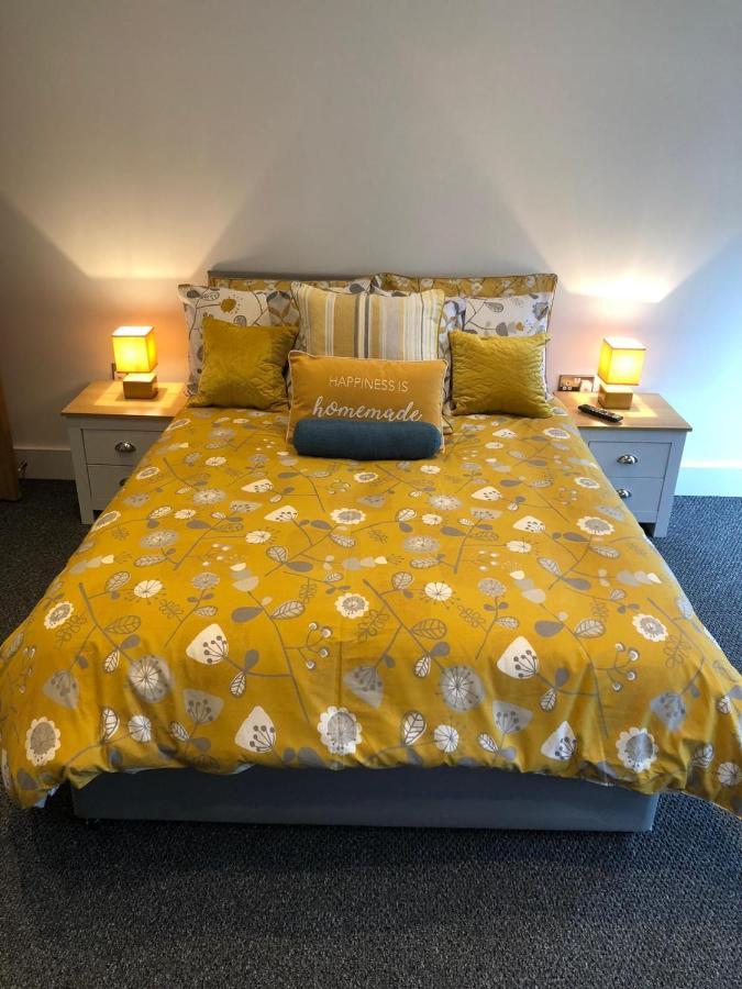 Marine Villa Hotel & Suites - Close To Beach, Train Station & Southend Airport Buitenkant foto