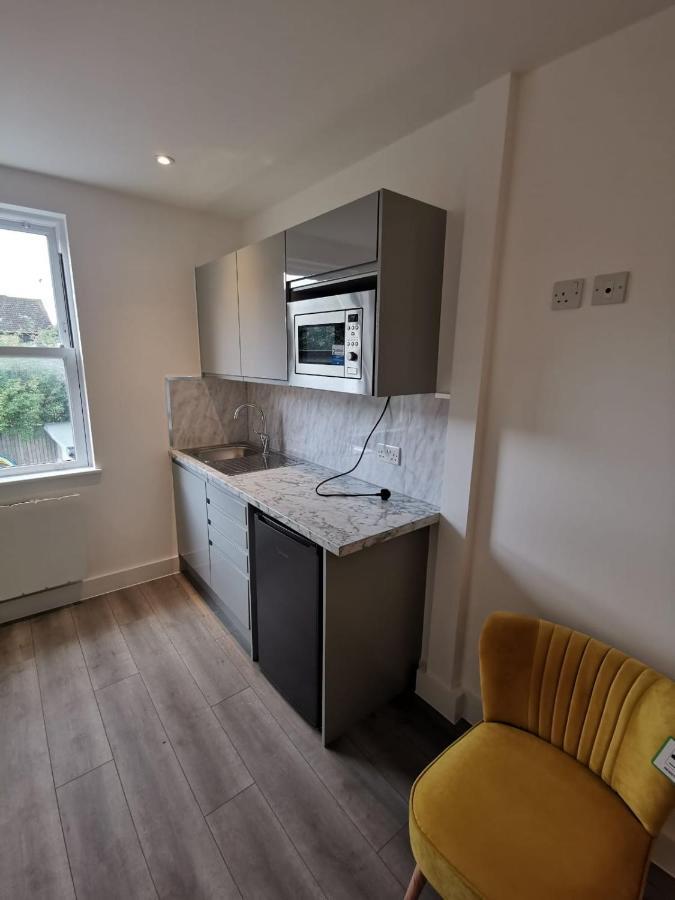 Marine Villa Hotel & Suites - Close To Beach, Train Station & Southend Airport Buitenkant foto