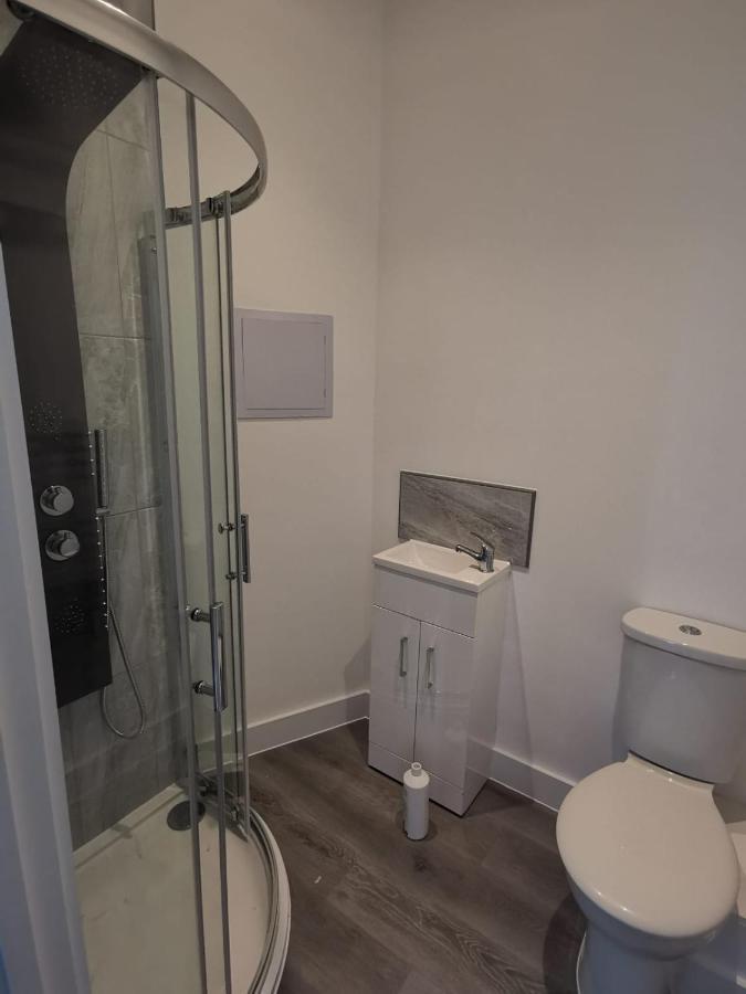 Marine Villa Hotel & Suites - Close To Beach, Train Station & Southend Airport Buitenkant foto