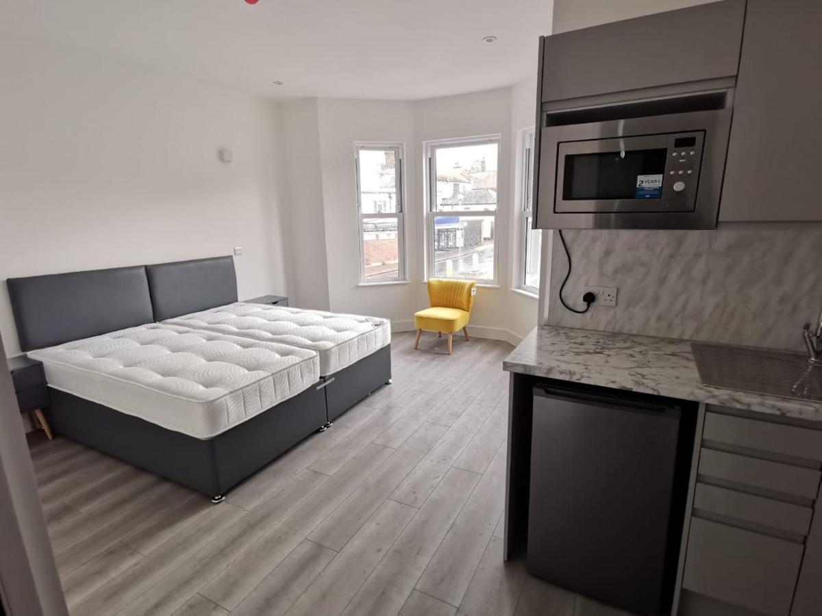 Marine Villa Hotel & Suites - Close To Beach, Train Station & Southend Airport Buitenkant foto