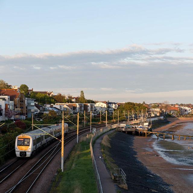 Marine Villa Hotel & Suites - Close To Beach, Train Station & Southend Airport Buitenkant foto