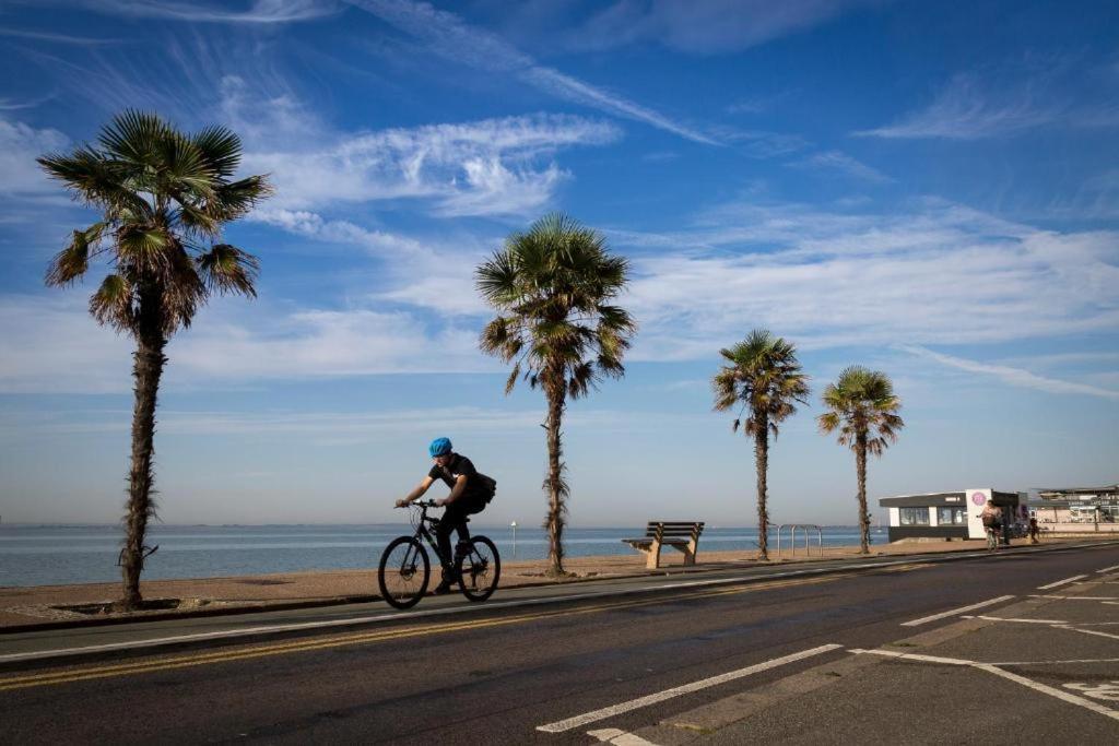 Marine Villa Hotel & Suites - Close To Beach, Train Station & Southend Airport Buitenkant foto