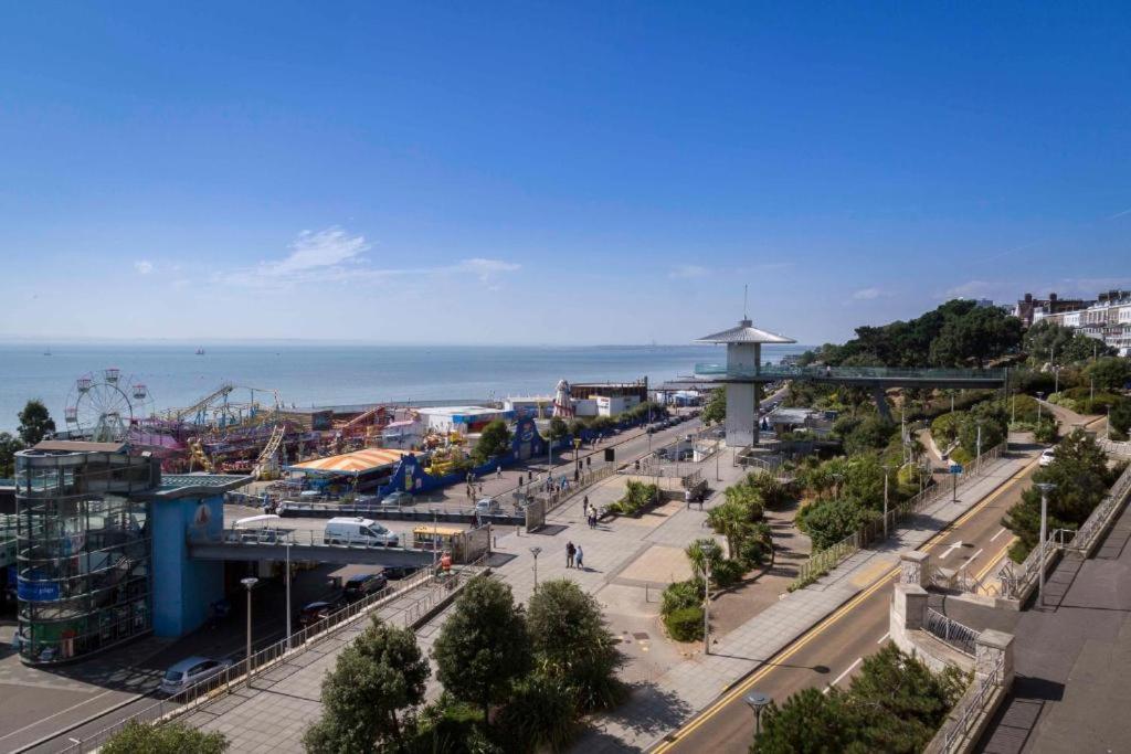 Marine Villa Hotel & Suites - Close To Beach, Train Station & Southend Airport Buitenkant foto