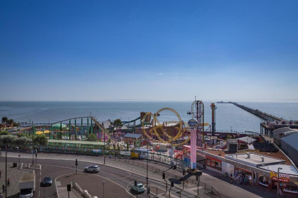 Marine Villa Hotel & Suites - Close To Beach, Train Station & Southend Airport Buitenkant foto