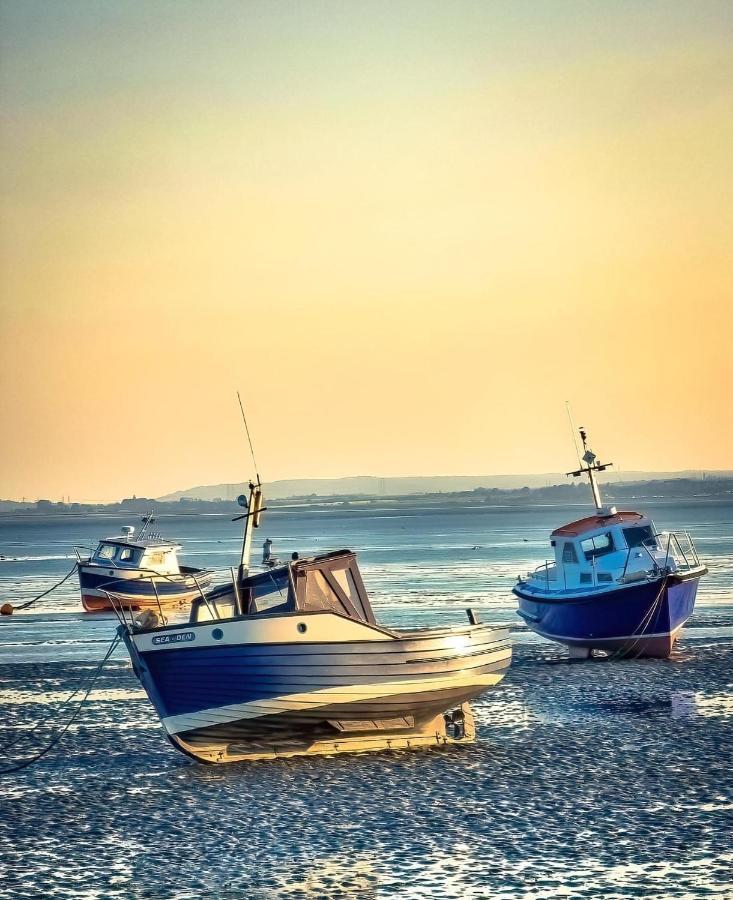 Marine Villa Hotel & Suites - Close To Beach, Train Station & Southend Airport Buitenkant foto