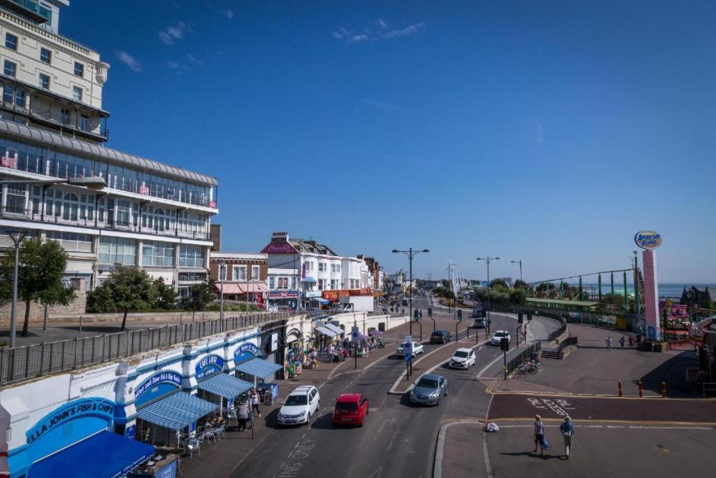 Marine Villa Hotel & Suites - Close To Beach, Train Station & Southend Airport Buitenkant foto